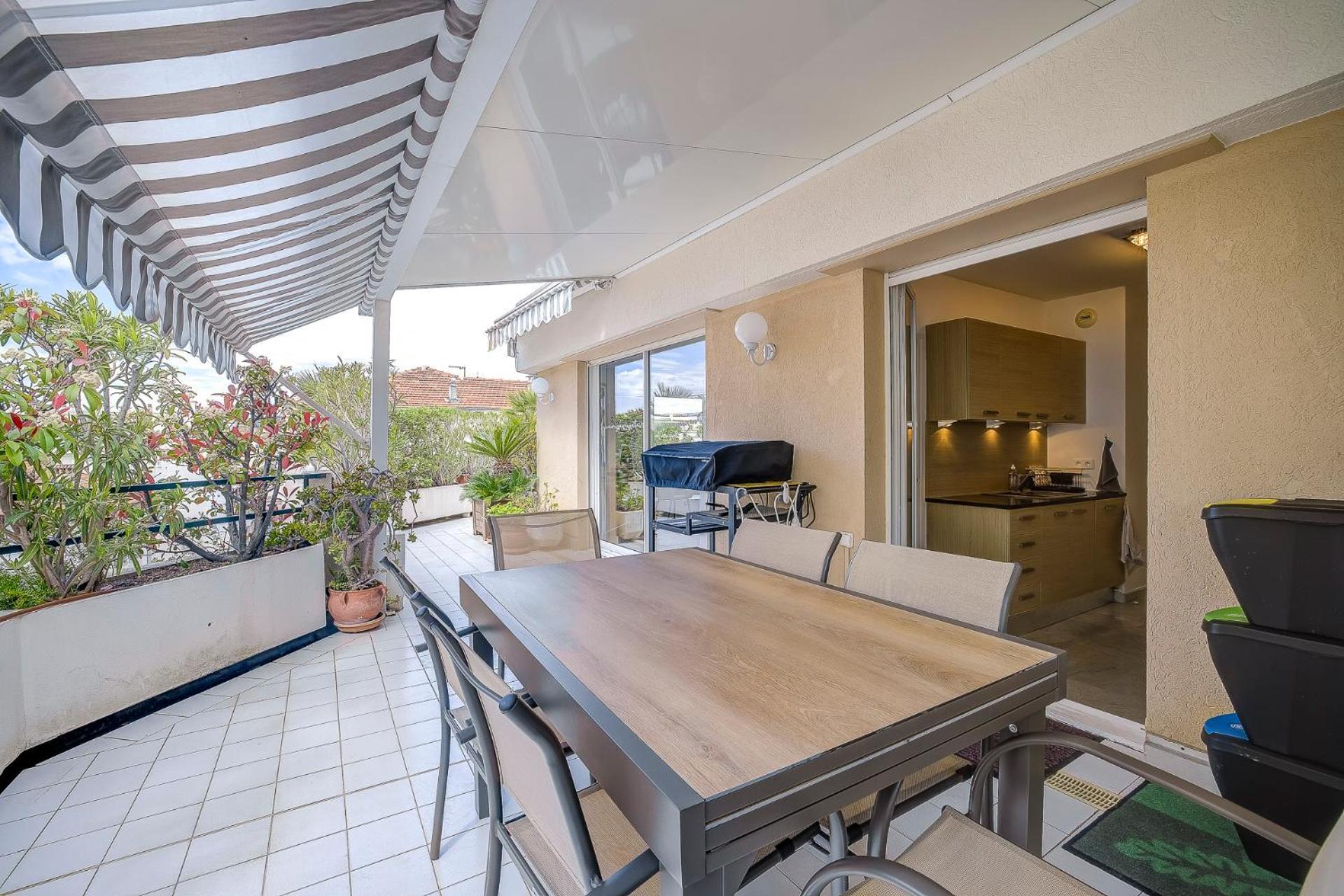 Le Cap St-charles - Spacieux Dernier Etage - Terrasses - Climatisation - Parking Apartment